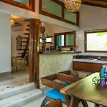 Casa Ak\'Ab\'Al Bacalar