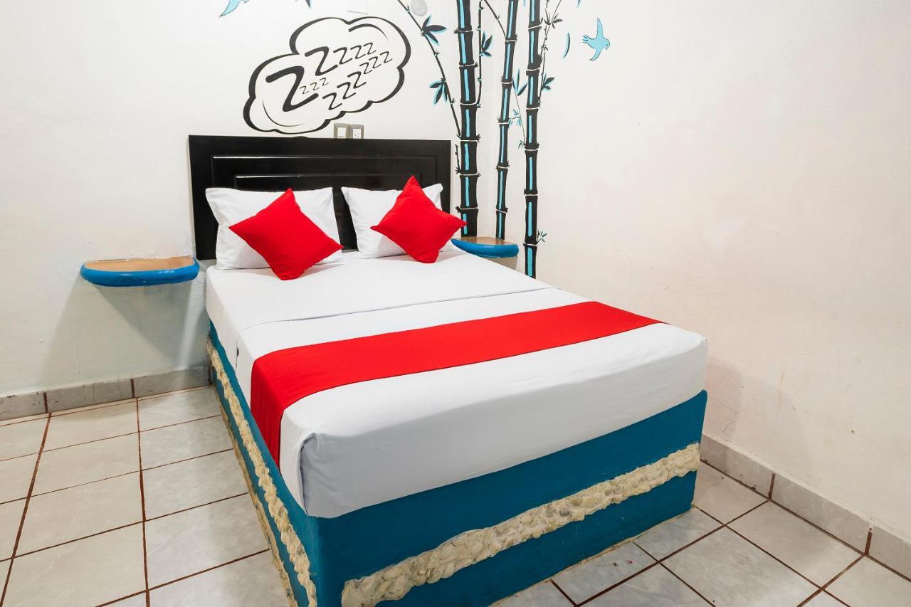 America Hotel 3*