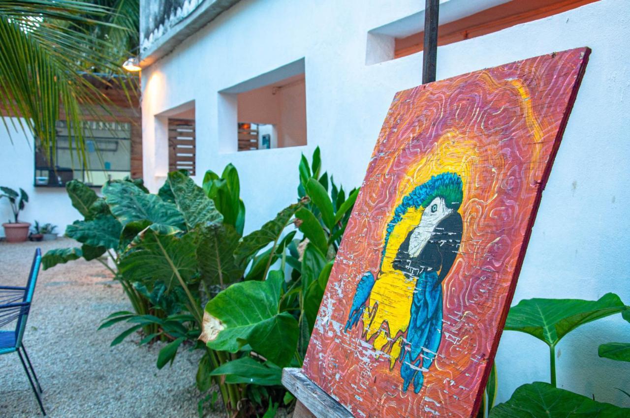 La Embajada *