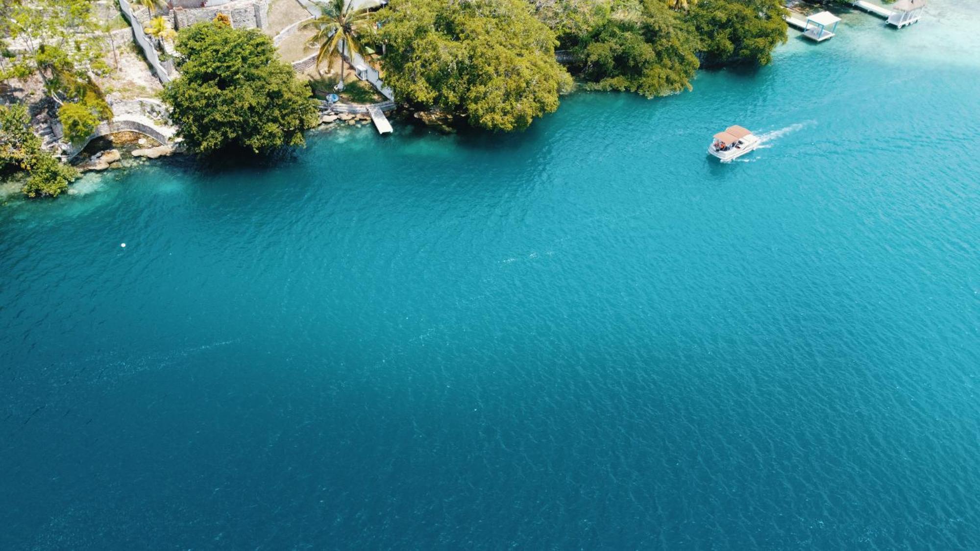 Tucan Lagoon Front Lodge