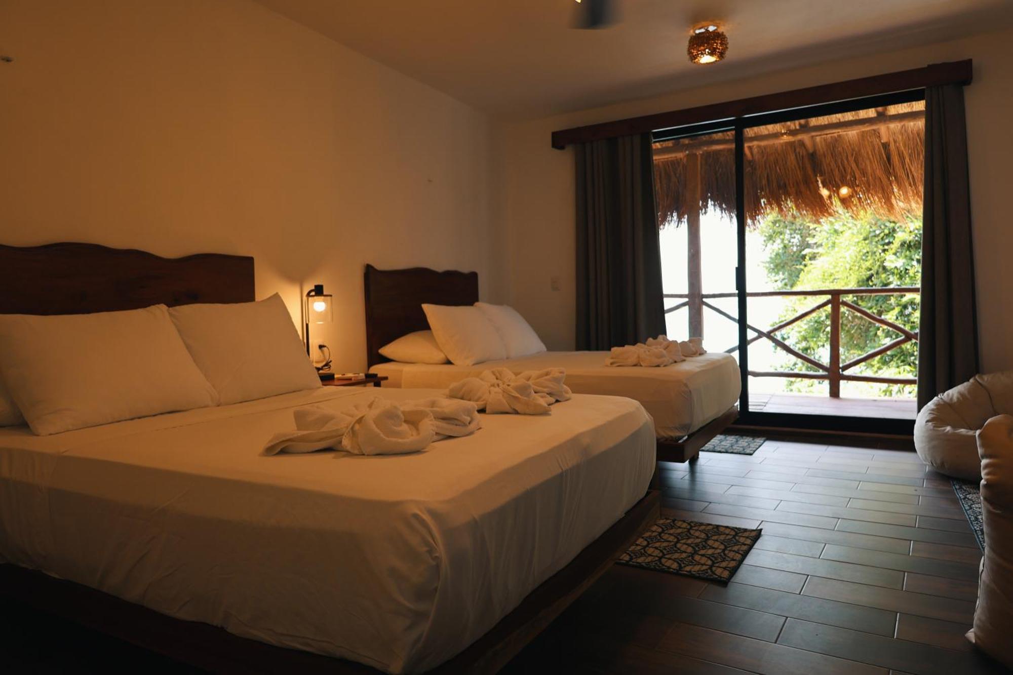 Lodge Tucan Lagoon Front