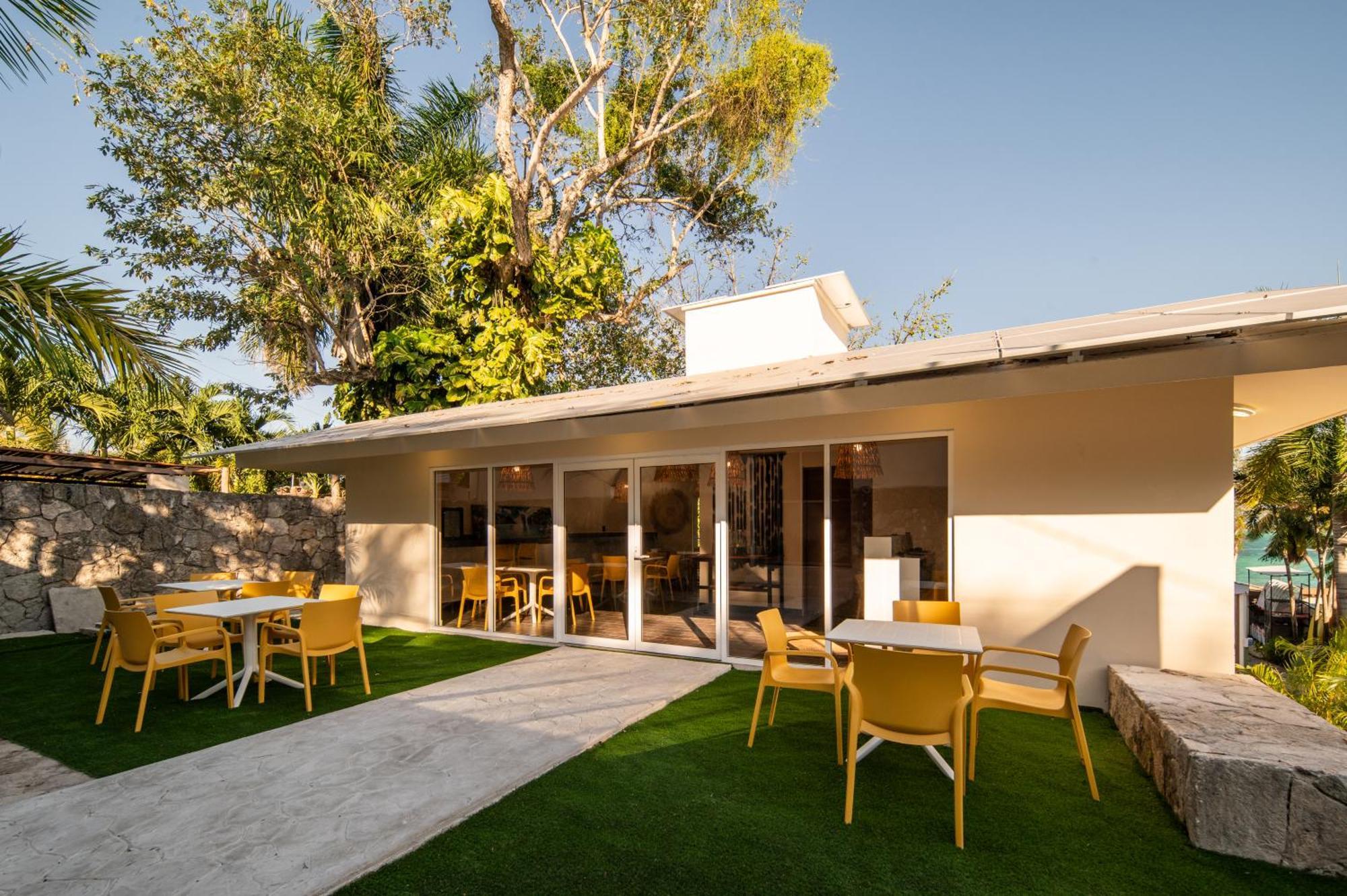 Casa Aakal Lagoon Front 4*