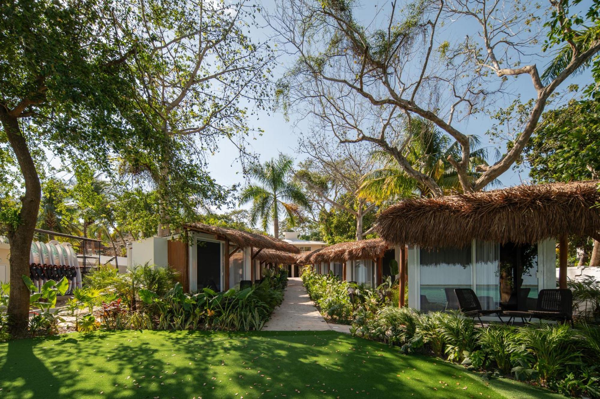 Casa Aakal Lagoon Front 4*