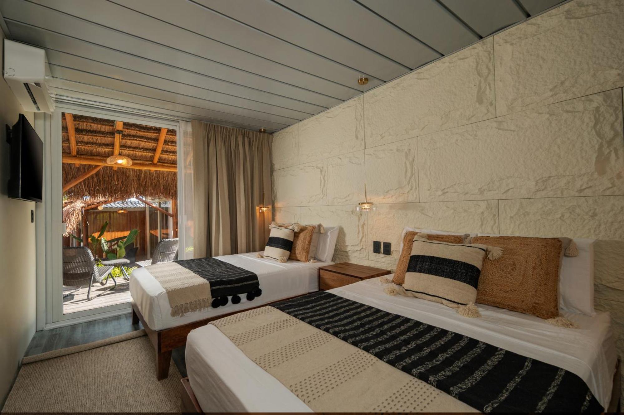 Casa Aakal Lagoon Front Bacalar