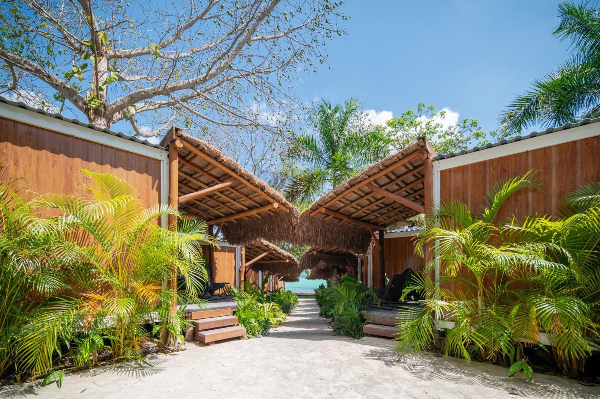 Casa Aakal Lagoon Front Hotel