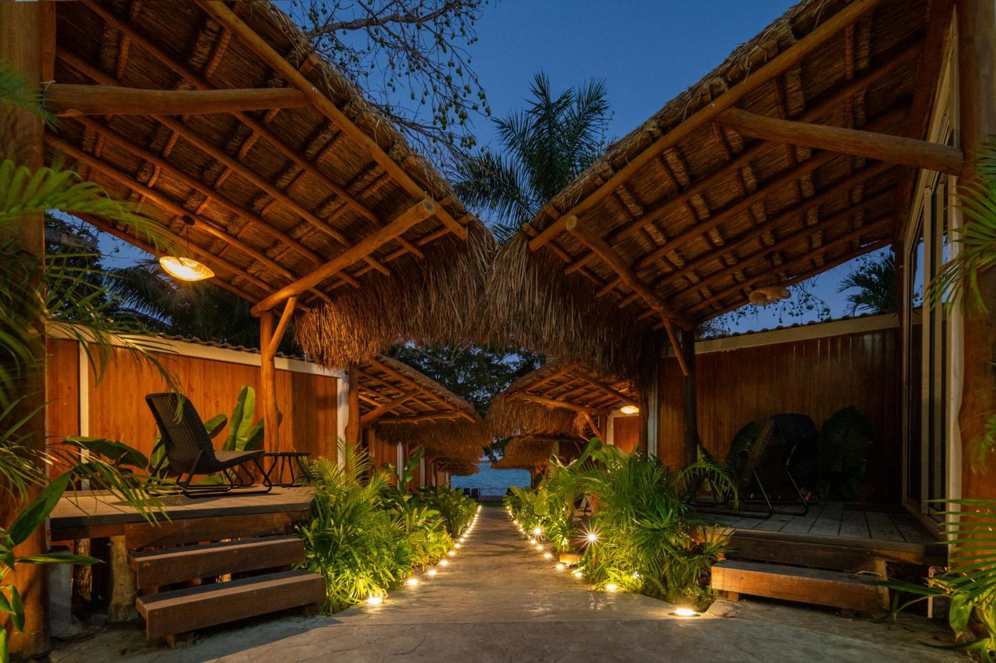 Casa Aakal Lagoon Front Bacalar