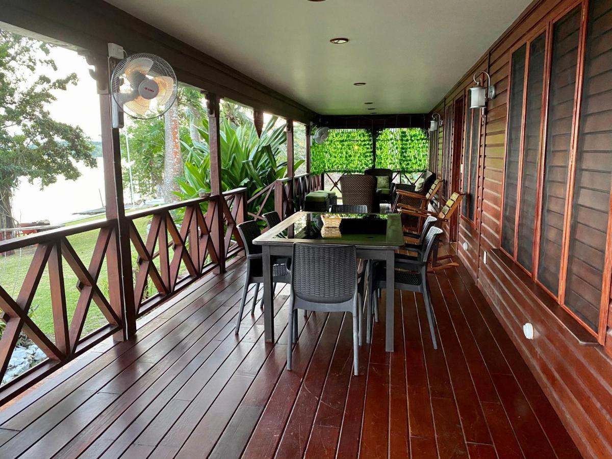 Coras Place Lagoon Front *