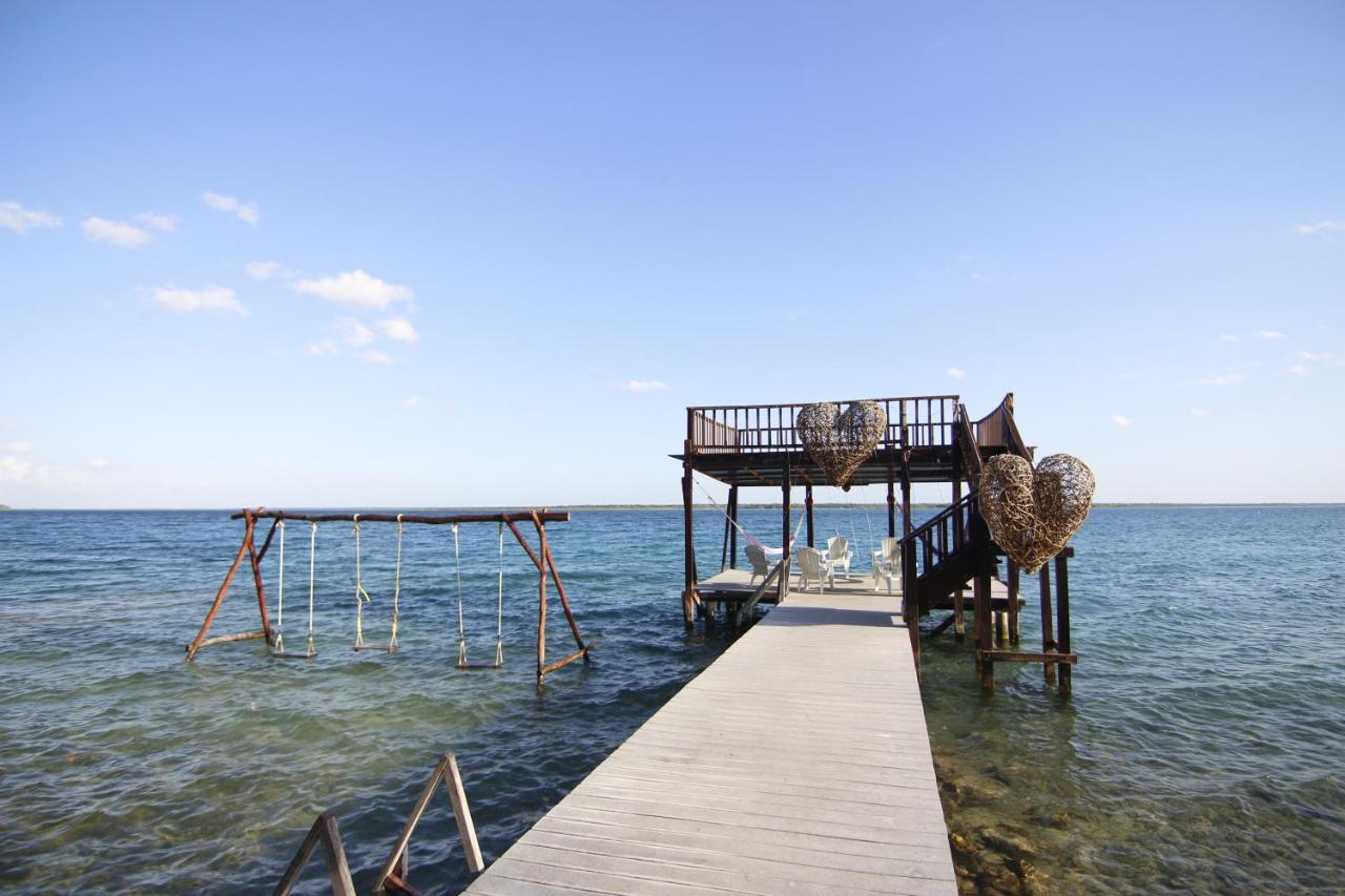 Coras Place Lagoon Front *