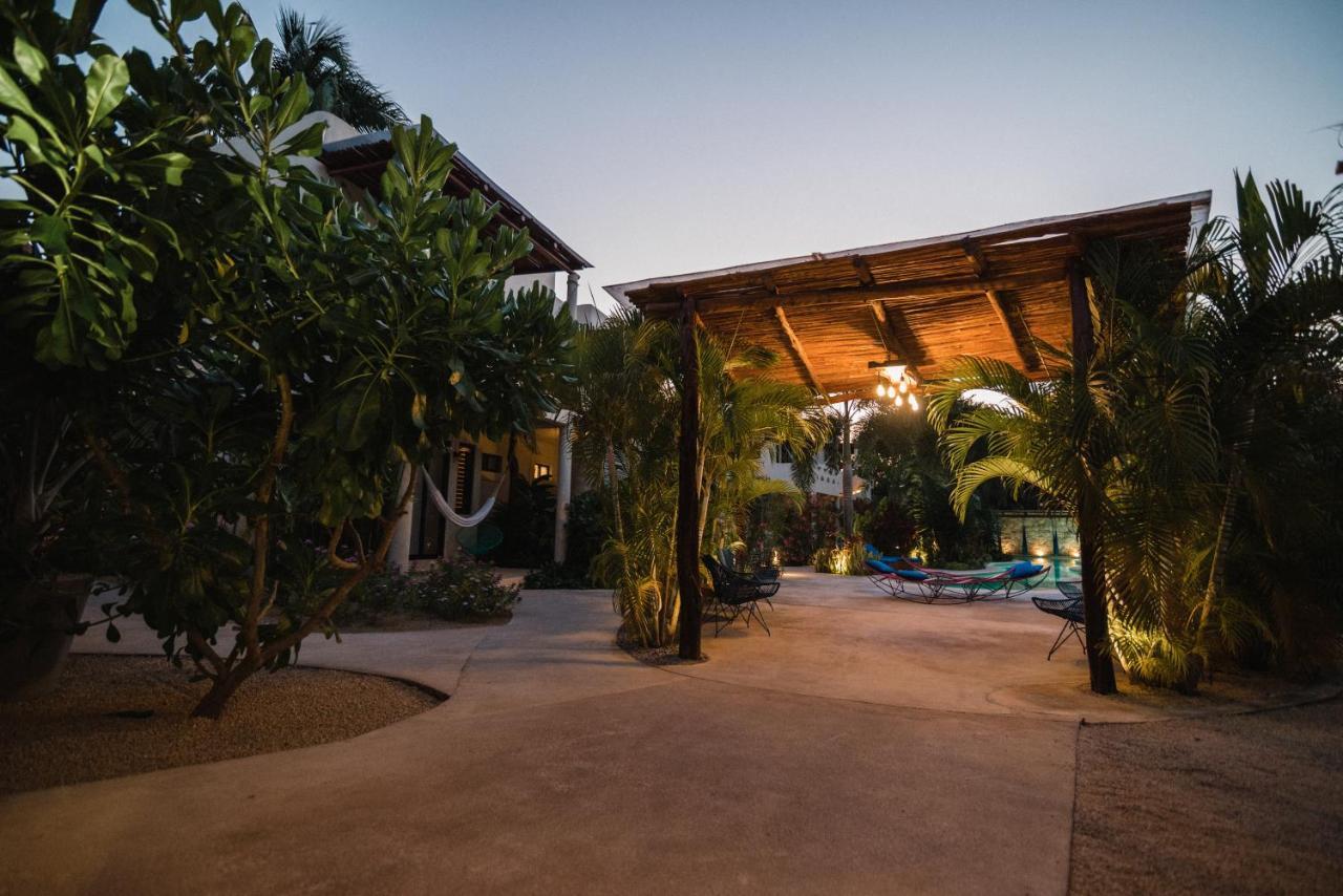 Blue Palm Hotel