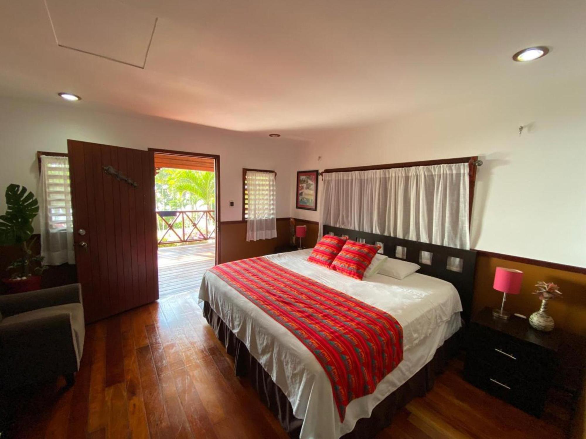 Coras Place Lagoon Front