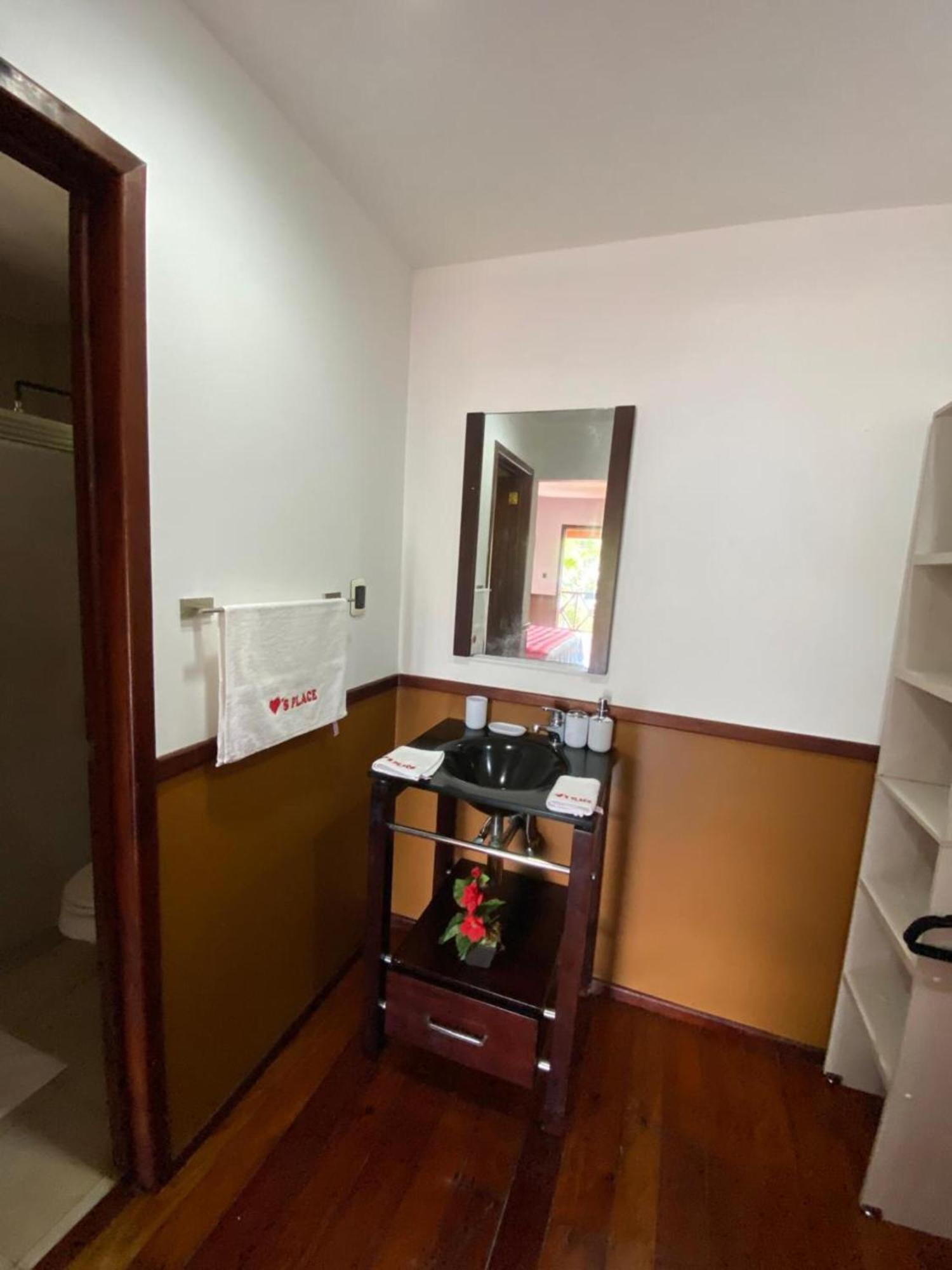 Coras Place Lagoon Front Apartamento