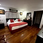 Coras\'S Place Bacalar