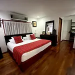 Coras\'S Place Bacalar