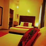 El Roble Hotel