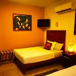 El Roble Hotel
