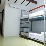 The Yak Lake House - Hostal
