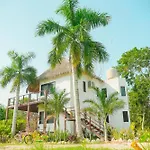 Royal Palm Bacalar Cabañas&Lagoon Club