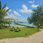 Hermosa Cabaña Caribeña en la Laguna de Bacalar