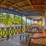 Green Monkey Hostel Bacalar