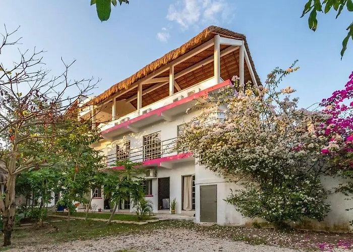 Casa Bugambilias