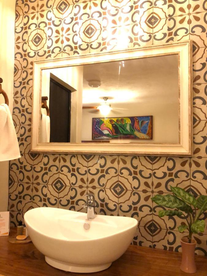 El Roble Hotel *