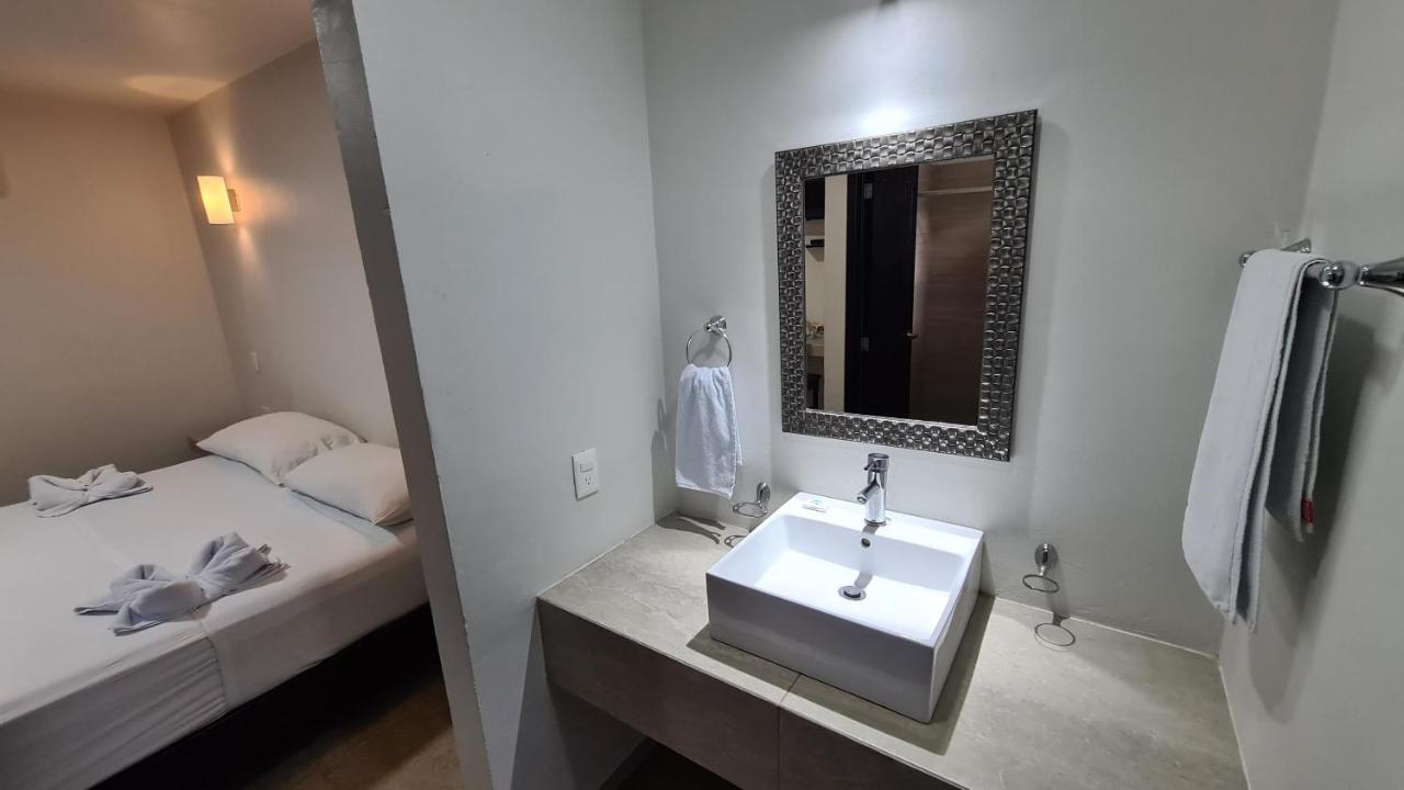 Hotel Vista Laguna *