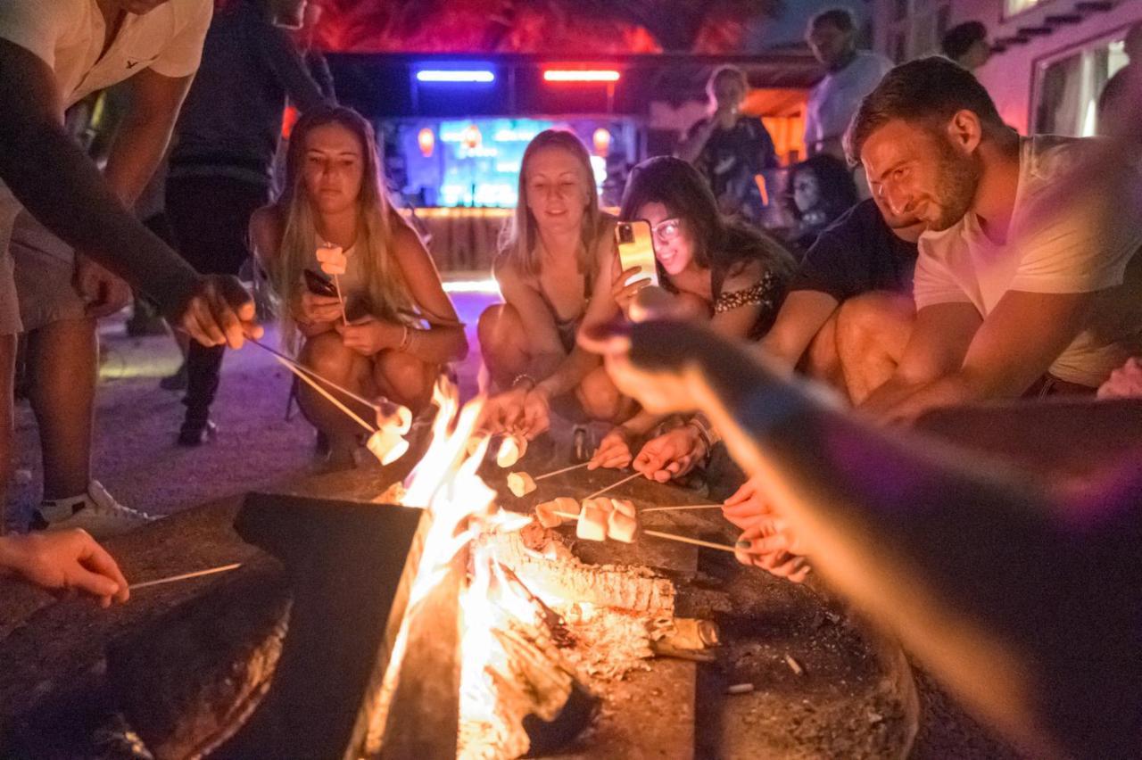 Hostal The Yak House - *