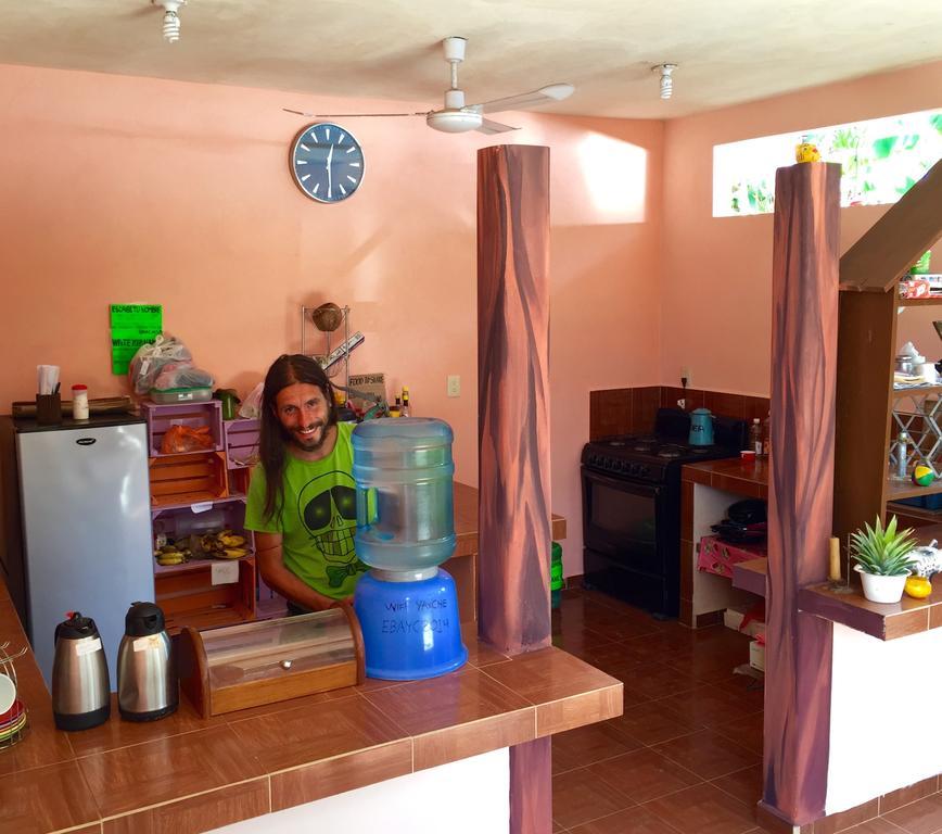 Yaxche Centro Y Hostal