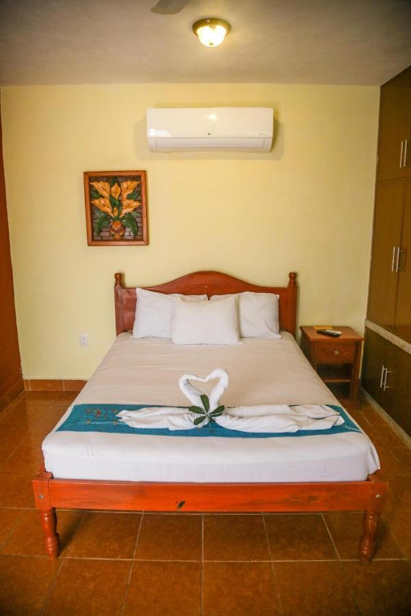 Navieros Hotel *