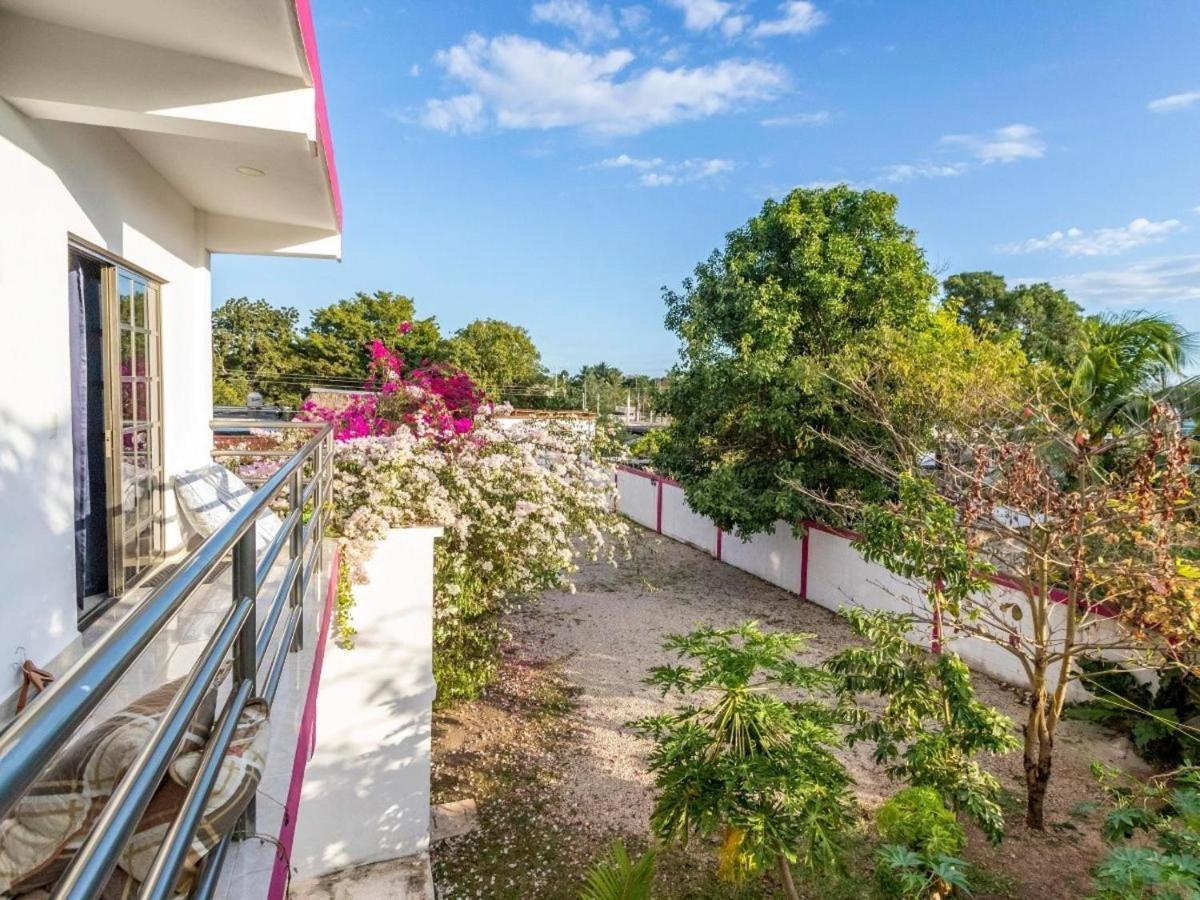 Hostpal Bugambilias Hotel