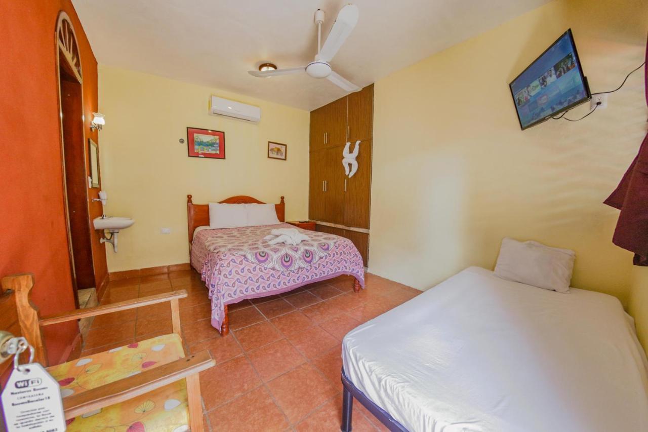Navieros Hotel *