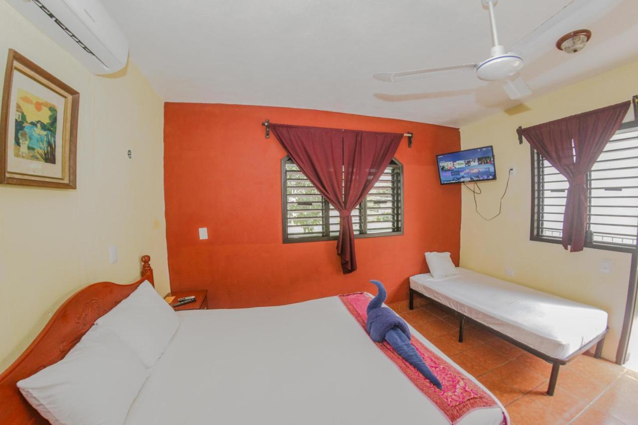 Navieros Hotel *