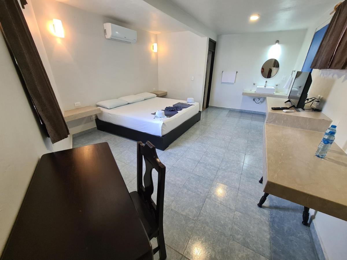 Hotel Vista Laguna *