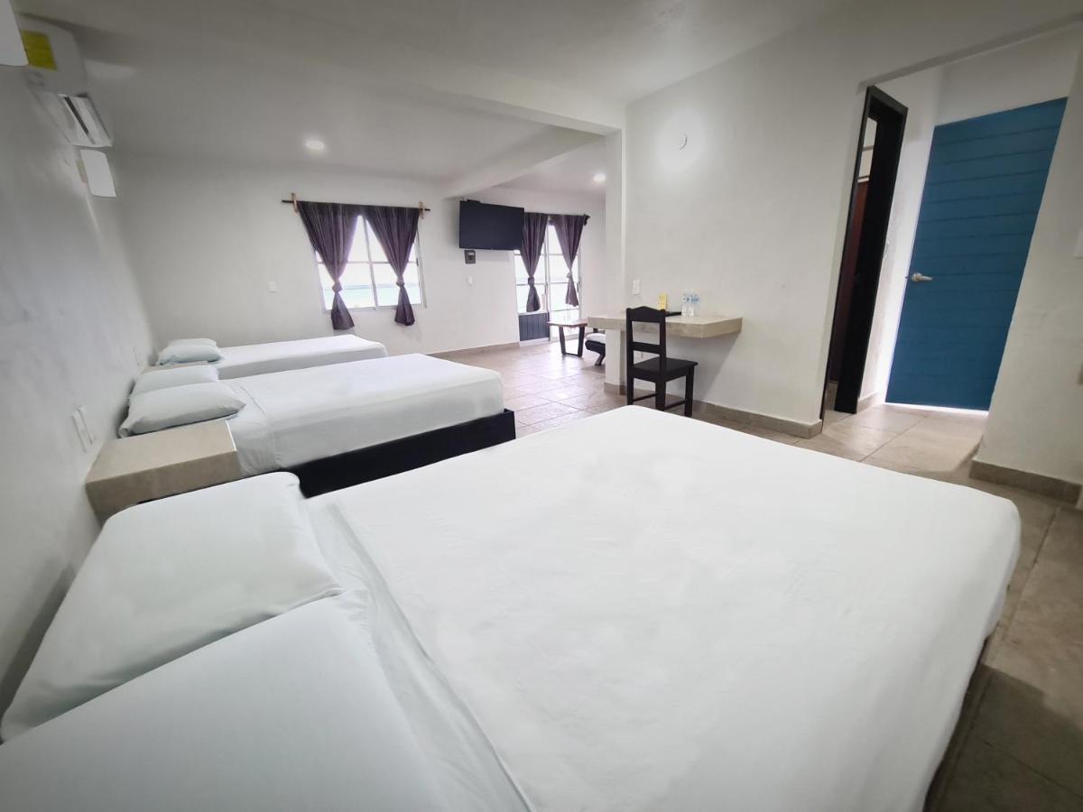 Hotel Vista Laguna *