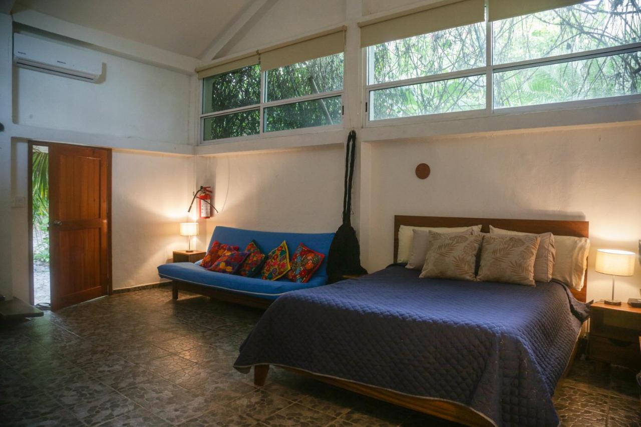 Bego's Lagoon House. Free Kayaks And Bikes Apartamento