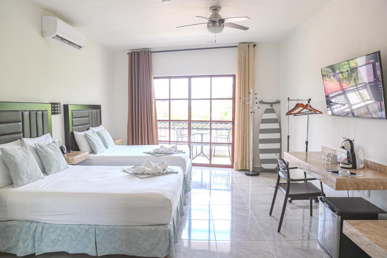 Alux Hotel 3*
