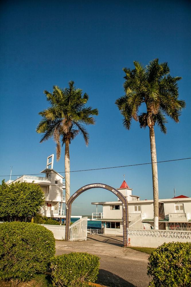 Hotel Laguna 3*