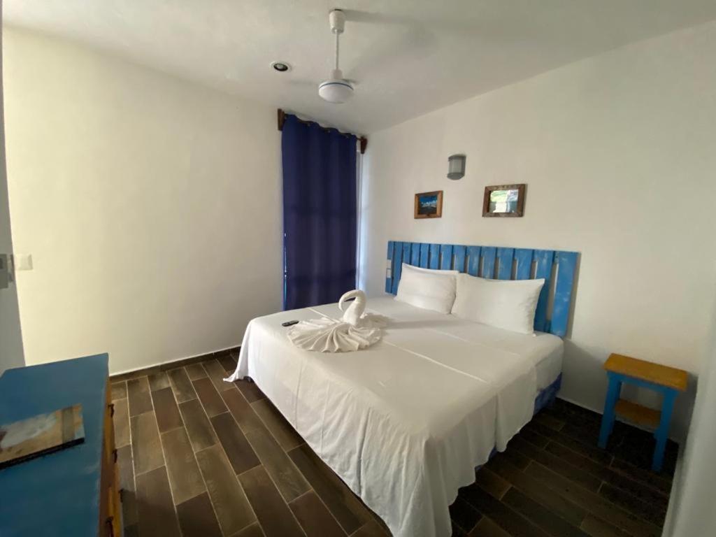 B7 Blue Hotel