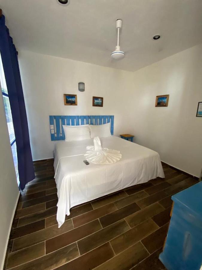 B7 Blue Hotel