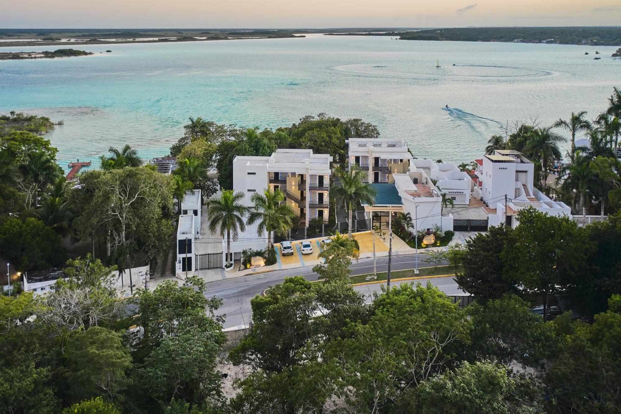 Cristalino Lagoon Front Hotel, Restaurant &