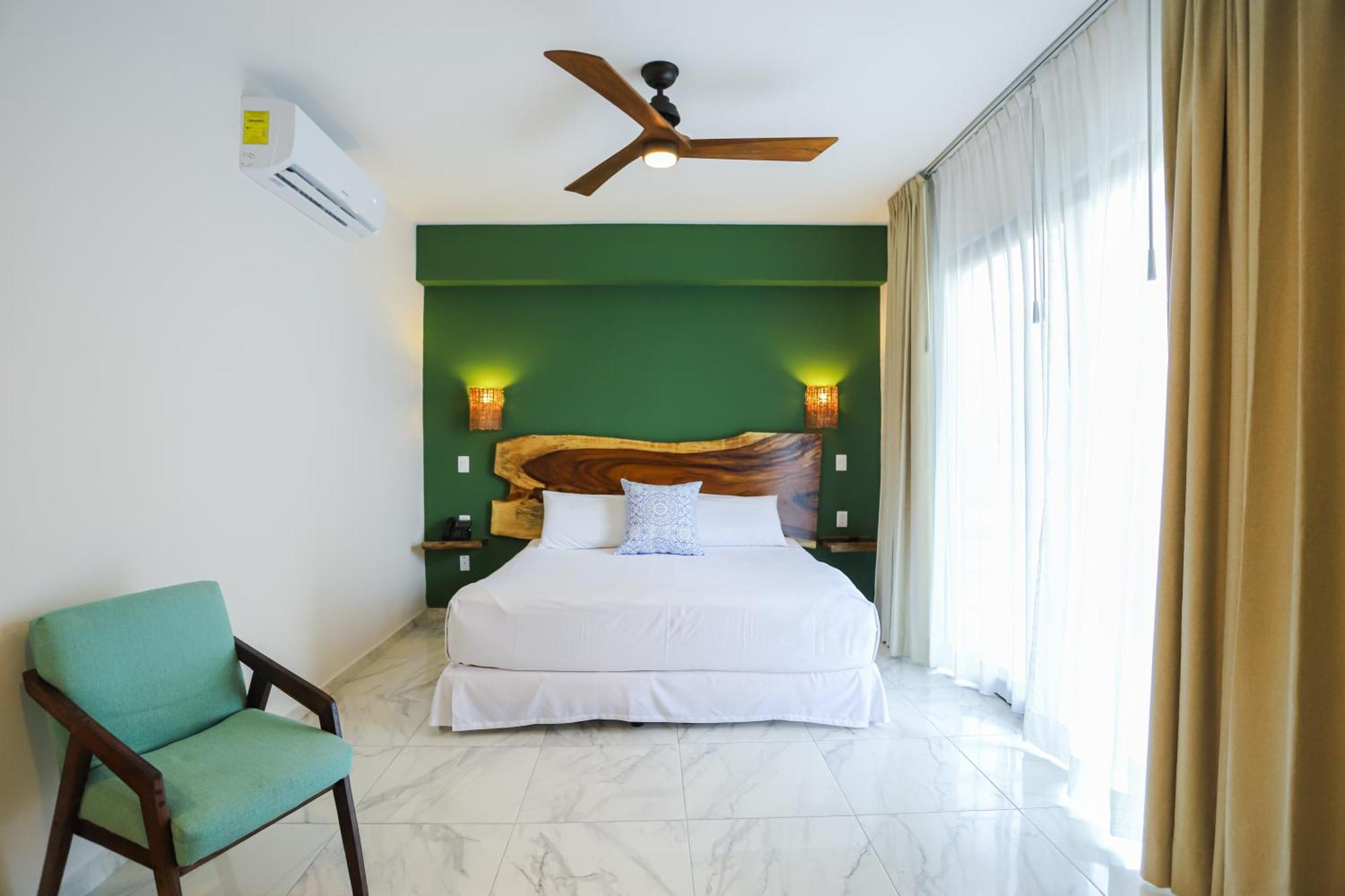 Luna Azul Hotel 3*