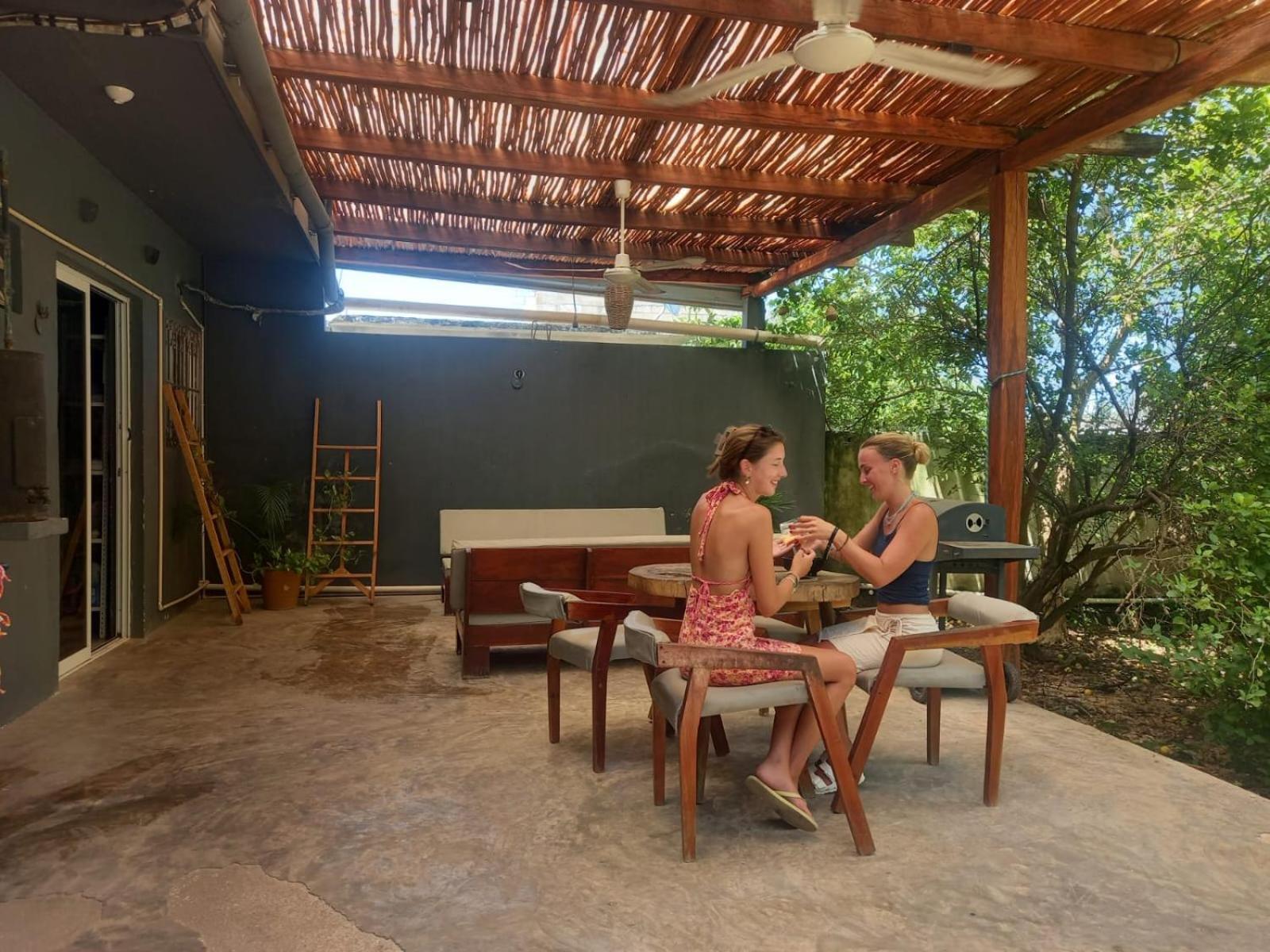 Hostal L2 *