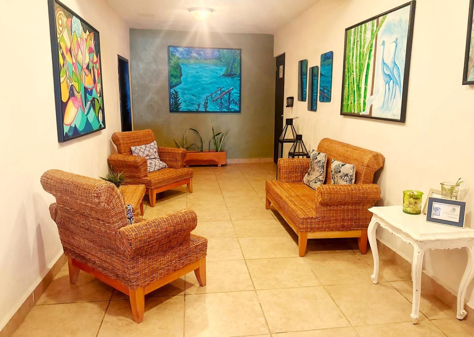 El Roble Hotel *