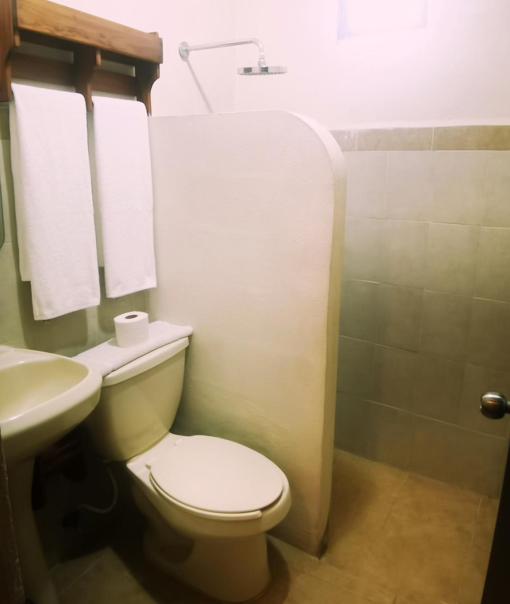 El Roble Hotel