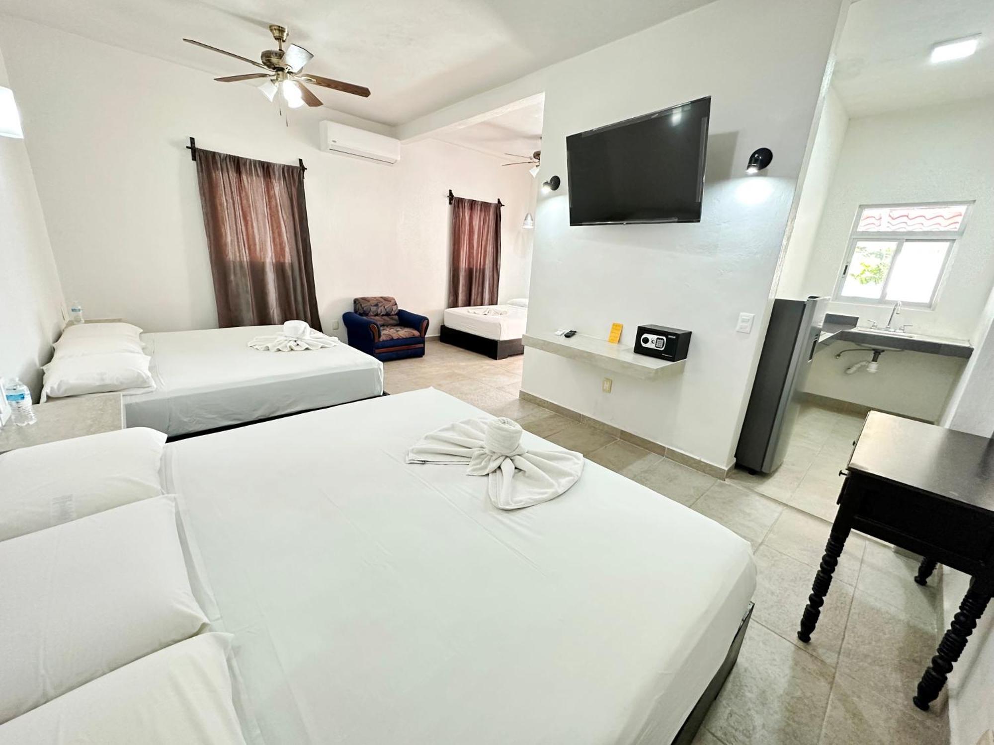 Vista Laguna Hotel *