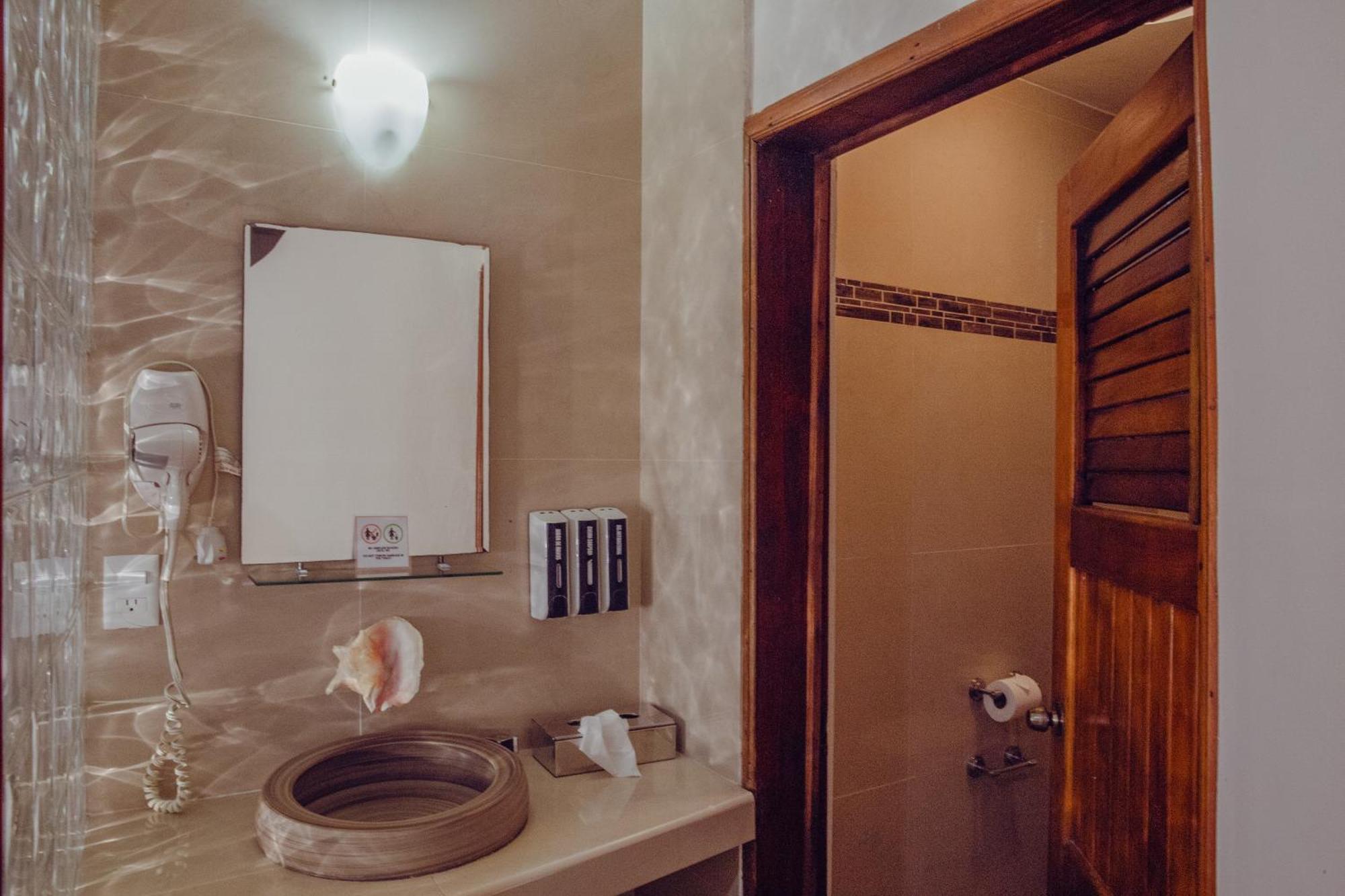 Hotel Aluxes 3*