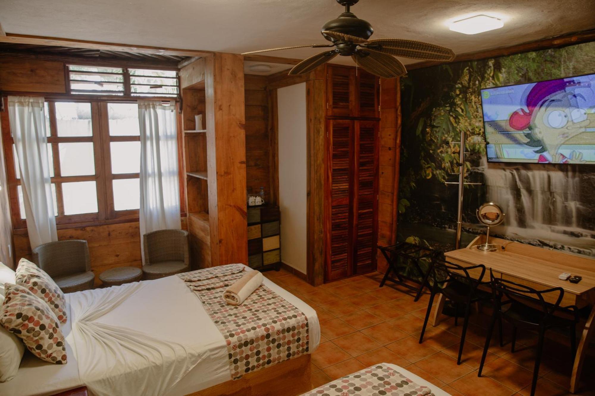 Hotel Aluxes 3*
