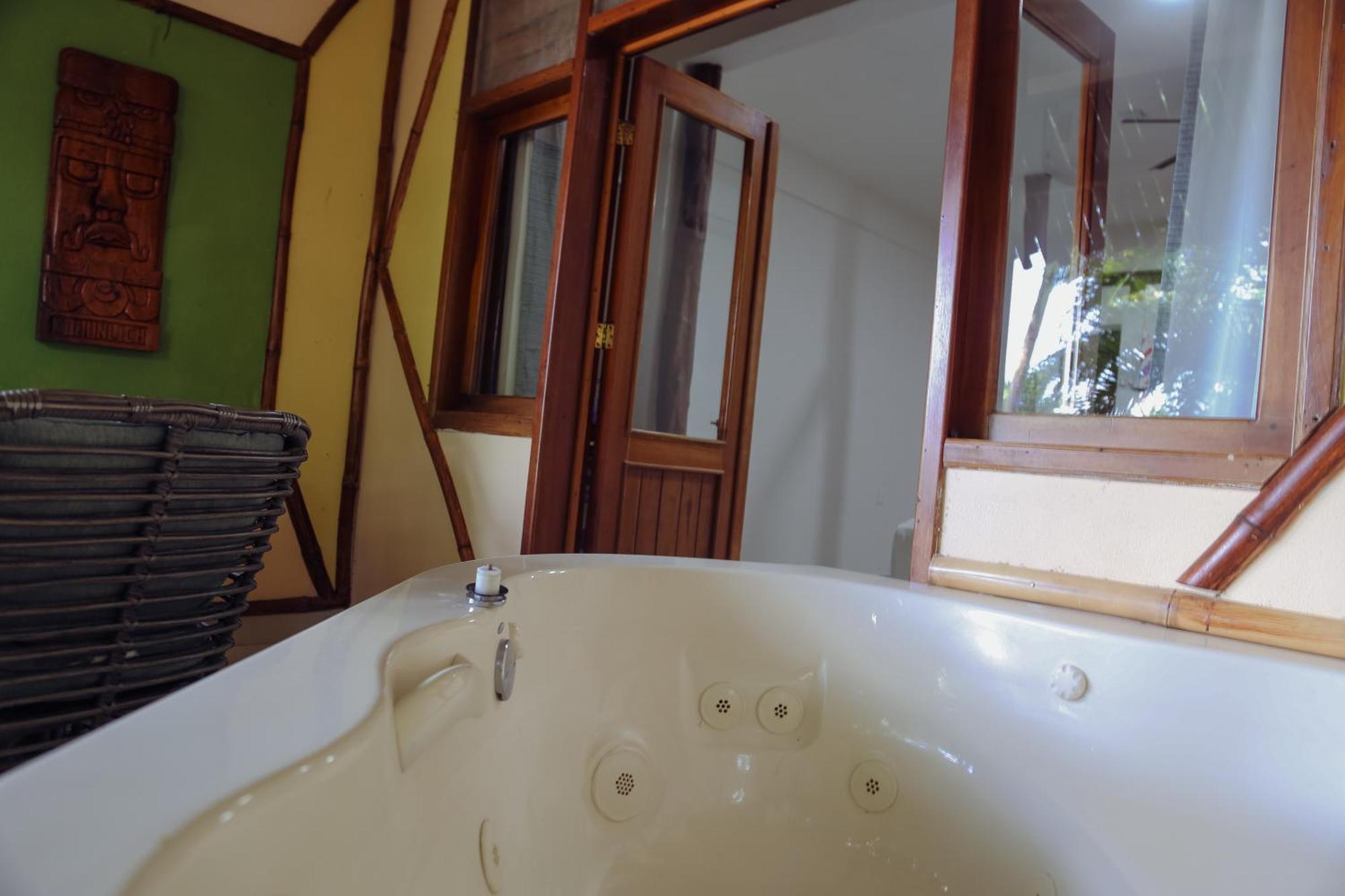 Aluxes Hotel 3*