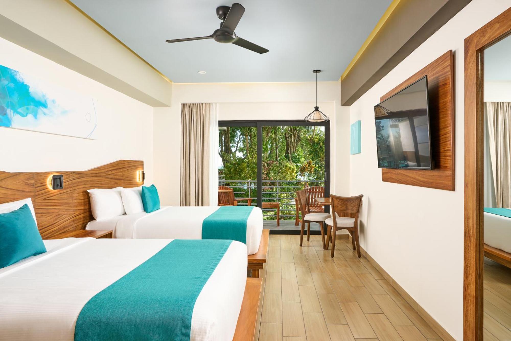Cristalino Lagoon Front Hotel, Restaurant & Hotel