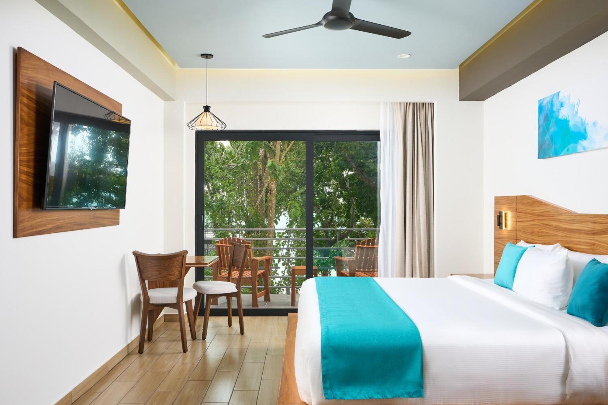 Cristalino Lagoon Front Hotel, Restaurant & 5* Bacalar